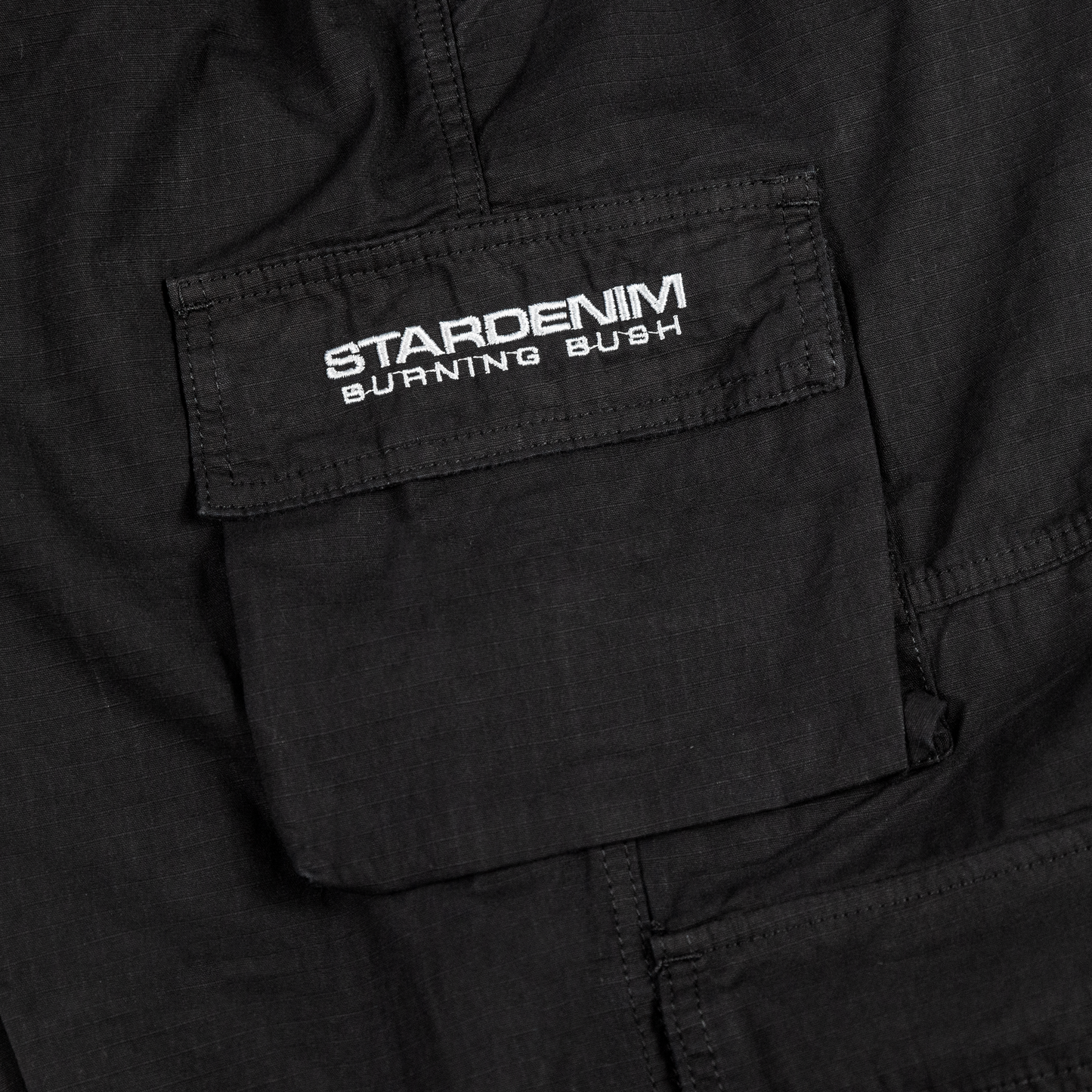 BLACK SESAME CARGO SHORTS